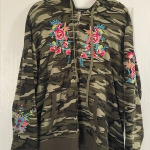 Camo jacket with embroidery